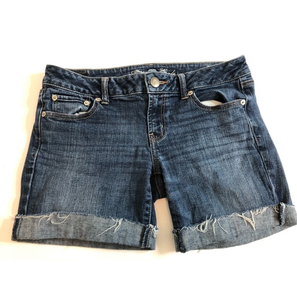 American Eagle Low Rise Favorite Boyfriend Mid Length Denim Shorts - Picture 2 of 13